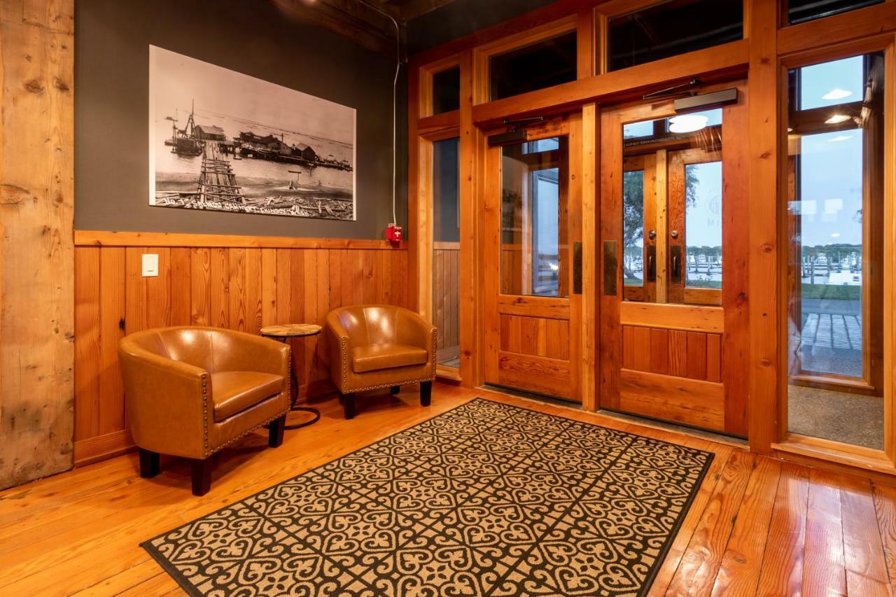 At The Helm Hotel Ilwaco Exterior foto