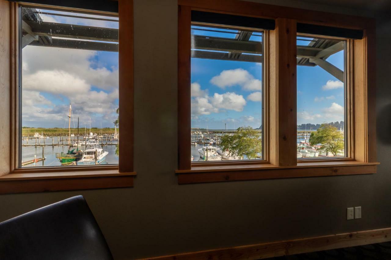 At The Helm Hotel Ilwaco Exterior foto