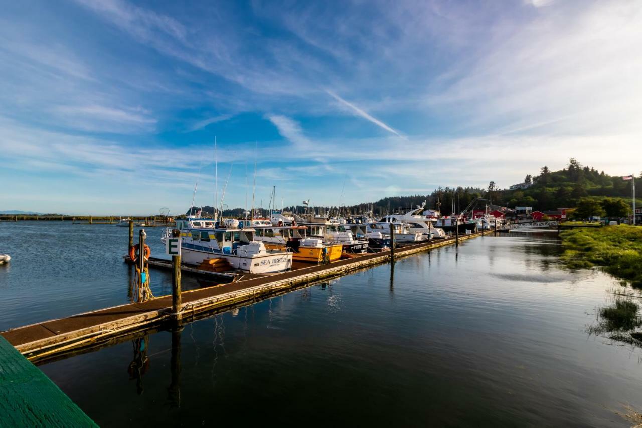 At The Helm Hotel Ilwaco Exterior foto