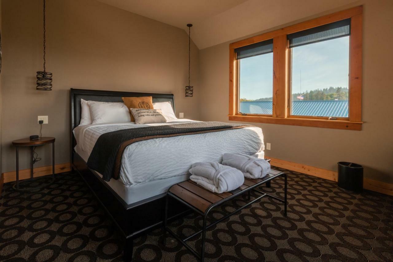 At The Helm Hotel Ilwaco Habitación foto