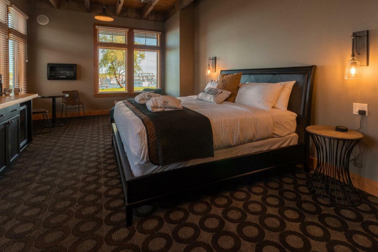 At The Helm Hotel Ilwaco Habitación foto